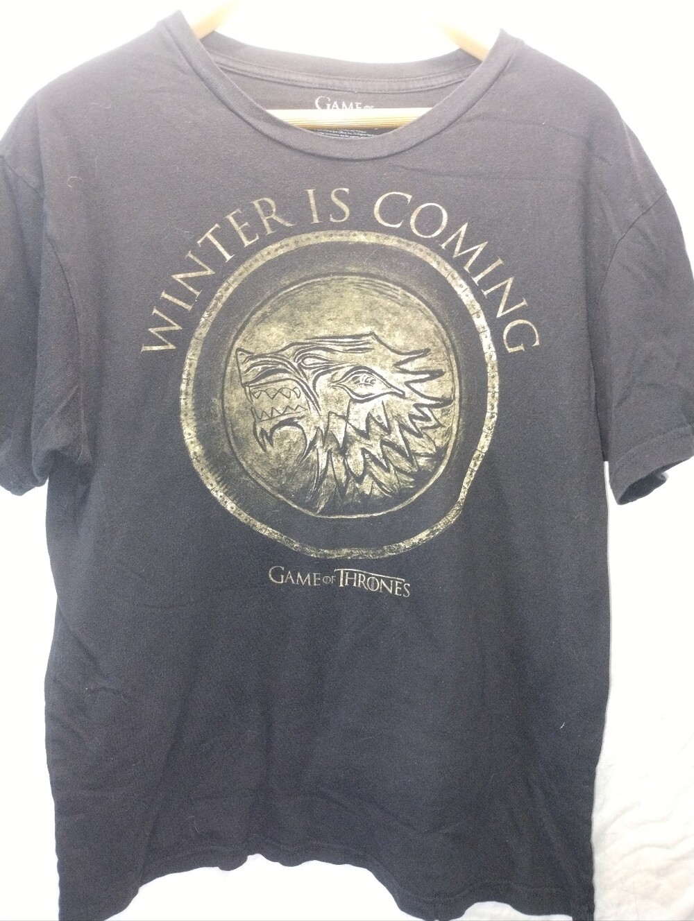Game of Thrones t-shirt featuring the House Stark direwolf sigil men's size L